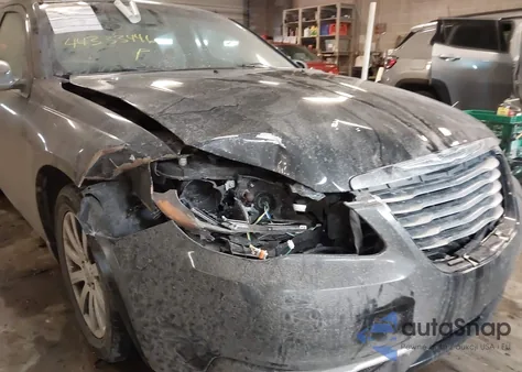 2013 Chrysler 200 Limited z USA, uszkodzony, nr VIN 1C3CCBCG2DN743815